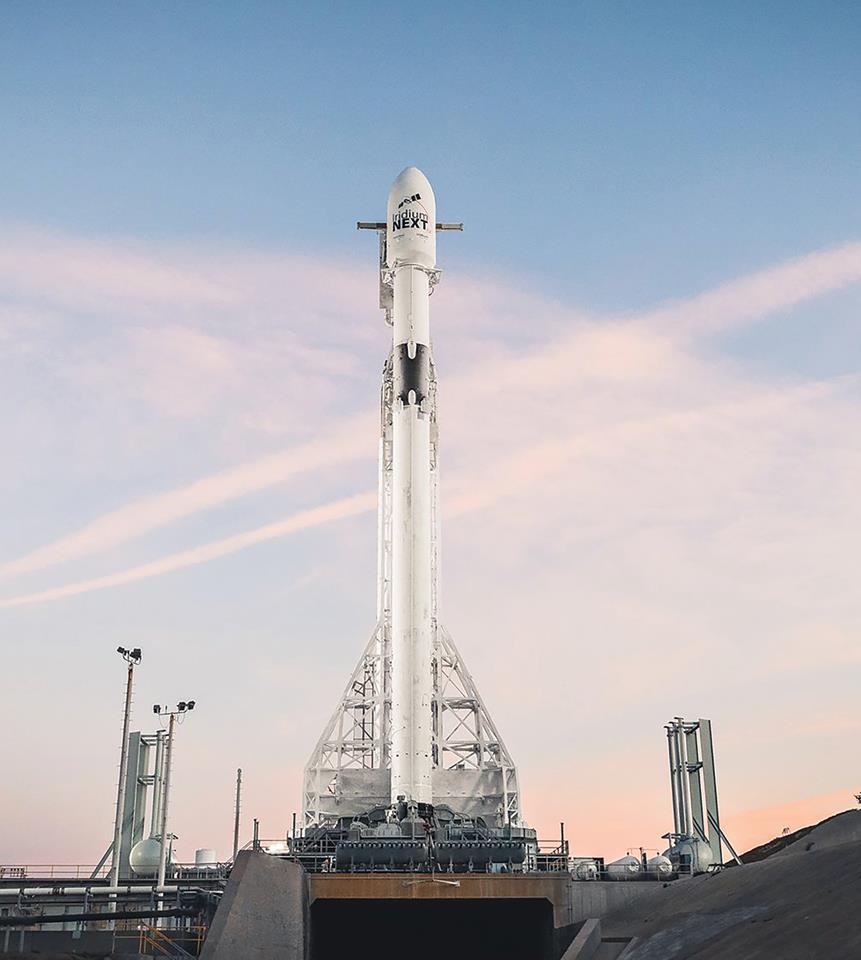 Запуск ракеты-носителя SpaceX с базы ВВС США Ванденберг